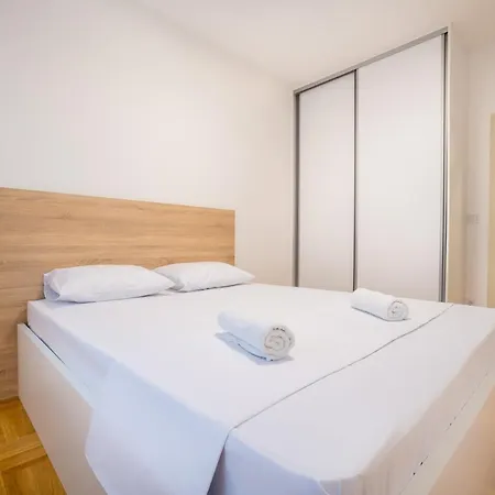 Meli Apartment *